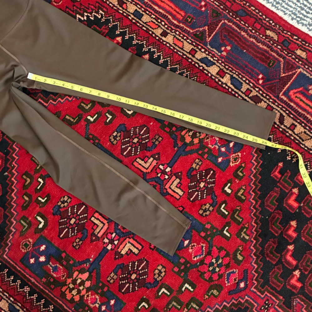 Alo 7/8 High-Waist Airlift Leggings in Espresso - Picture 9 of 9